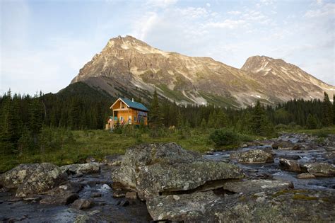 Top 8 Backcountry Lodges In Bc Mountain Lodges Canadian Adventure