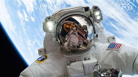 Los 11 Mejores Selfies De Astronautas Caminando En El Espacio Exterior