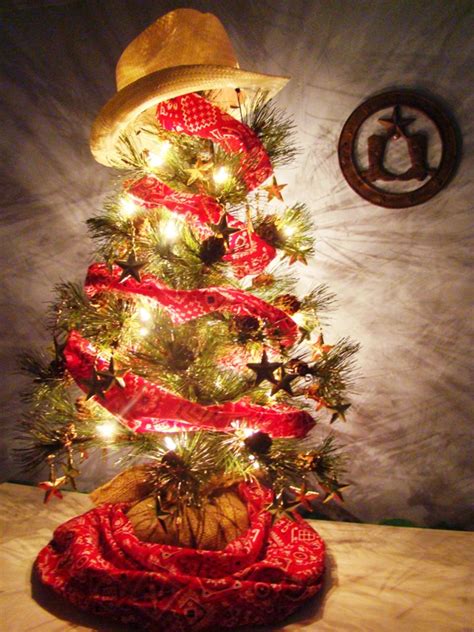 A band in tennessee gives away a christmas ham to a member of the audience every year. 38 Innovative Little Christmas Tree Decorations Ideas ...