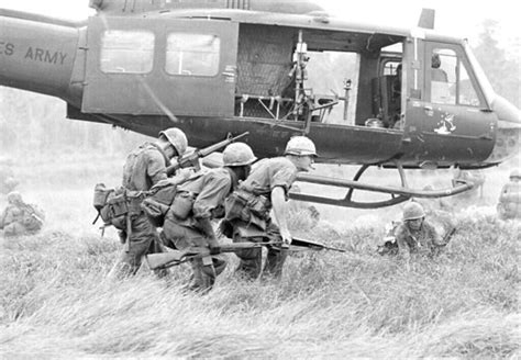 Vietnam War 1966 Us Forces Advance Men Of The Us 1st Flickr