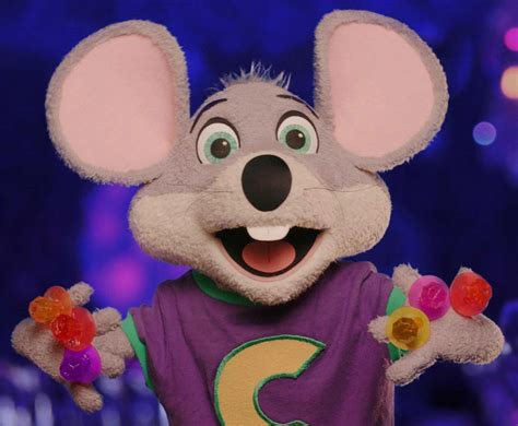 Chuck E Cheeses To Officially Retire Their Infamous Animatronic Live