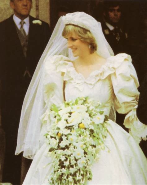Flowers For Royal Weddings Dianas Bouquet Then And Now