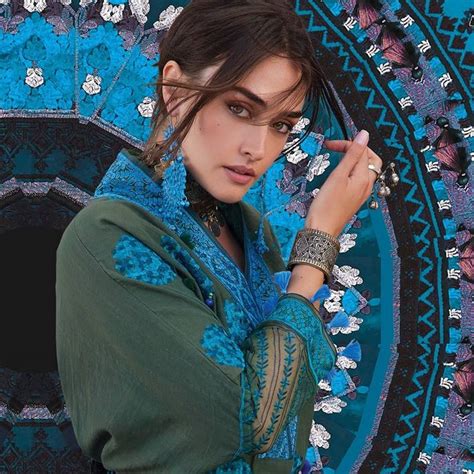 Esra Bilgic Looks Gorgeous In New Khaadi Shoot Incpak