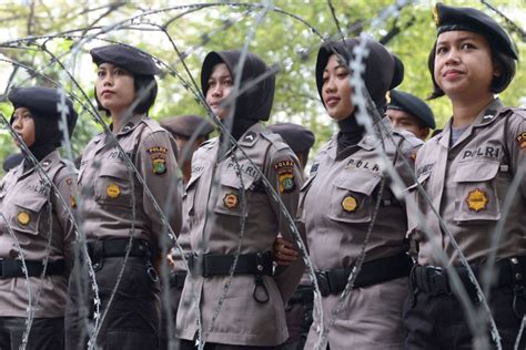Indonesian Female Police Recruits Subjected To Virginity Tests