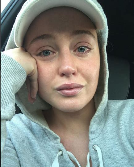 Curvy Model Iskra Lawrence Urges Others To Post Crying Selfie