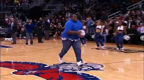 Fat Guy Trampoline In Slam Dunk Fail Video Dailymotion