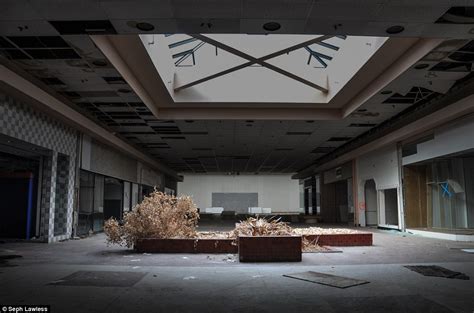 Inside Abandoned Malls That Were Once Beacon Of American Dream Daily