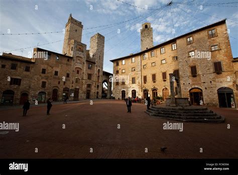 piazza della cisterna the main square in san gimignano siena tuscany italy europe stock