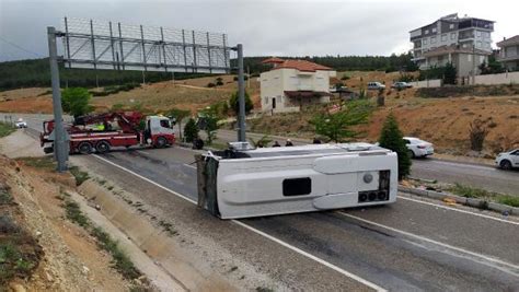 Antalyada tur midibüsü devrildi 22 yaralı Haber 7 GÜNCEL