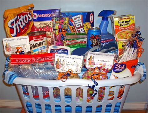 I think going away to college gift baskets are a perfect idea for freshly graduated guys. Artsy MaQnolias: DIY: GRADUATION GIFT | Diy graduation ...