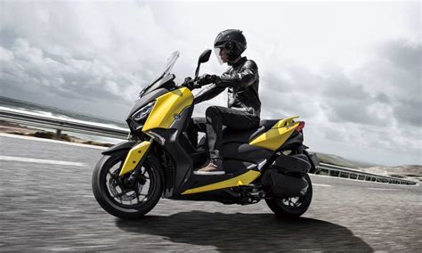 The yamaha xmax 250 indeed feels premium with the presence of enriching comfort and convenience features usually found in. 2018 Yamaha XMAX 250 showcased in Malaysia - Autodevot