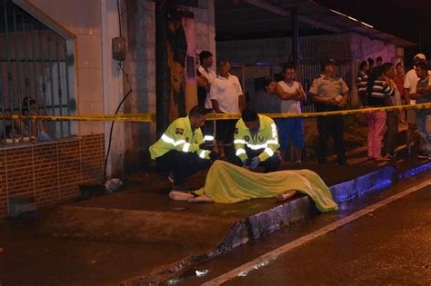 Hombre Es Asesinado De Varias Puñaladas En La Vía El Carmen Santo Domingo El Diario Ecuador