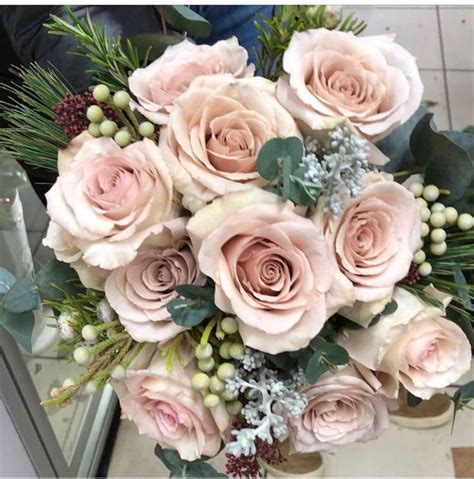 Premium fresh cut flowers in bulk direct from farms around the world. Buy Quicksand Rose On Wholesale Prices in 2020 | Bulk ...