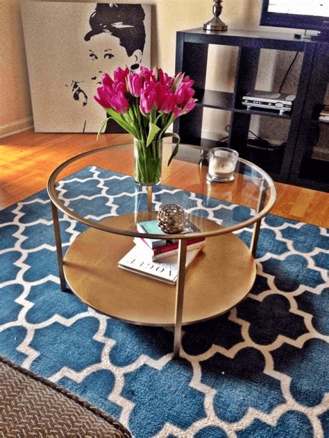 It can also be used as a side table. The Formulas: How to Decorate a Round Glass Coffee Table