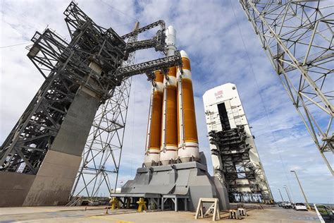 Ulas Delta 4 Heavy Rocket Still Grounded By Launch Pad Problem