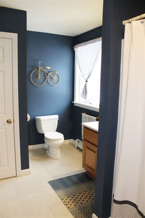 The most logical theme of a boys bathroom is the sea. Tips for Decorating Kids' Bathrooms - Decor Around The World