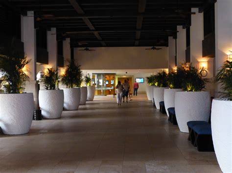 Shantel e suo fratello minore carlton oglesby hanno entrambi dovuto lasciare le loro case per tornare a casa della madre perché il loro. Until the Ritz Carlton opens in Nov. 2013, Hyatt is the ...