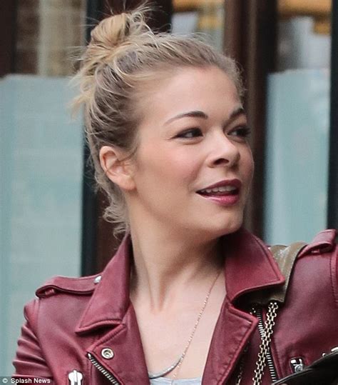 Not Even Leann Rimes Heavy Make Up Can Hide Her Puffy Eyes After