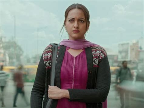 Sonakshi Sinhas Khandaani Shafakhana Outfits Subtly Brings Alive Her Character In The Movie