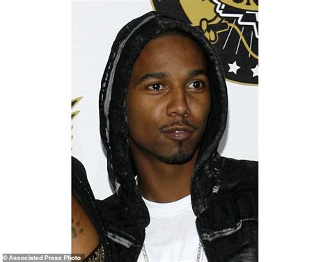 Juelz Santana Charged With Trying To Bring Gun On Plane Daily Mail Online