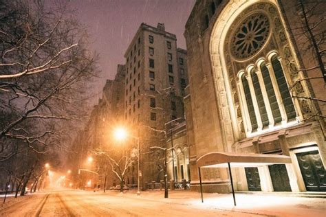 Photographer Captures An Eerily Empty New York City Snow Addiction