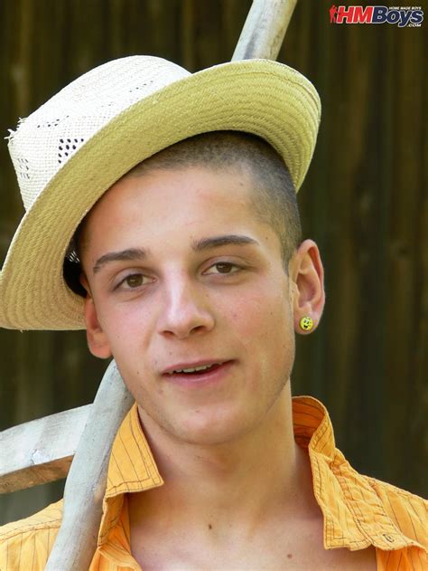 Thc north pole i~ colde r thau ihesouth pole. Twinks sneak into the woods for an oral threesome with ...