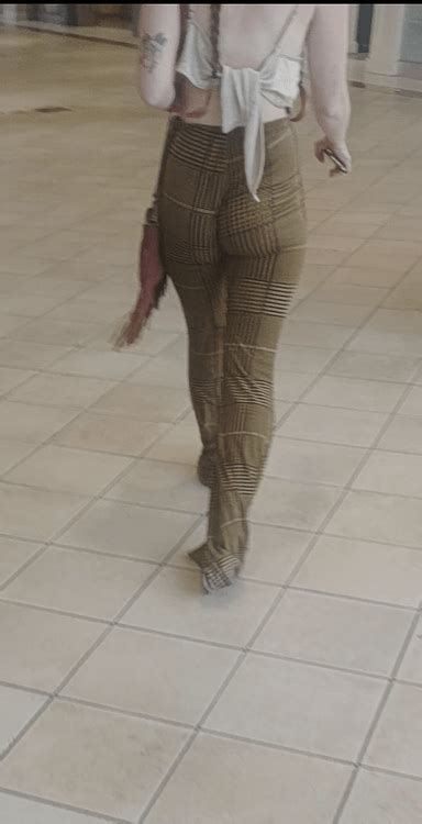 Juicy Jiggly Ass Pawg Walking Around Mall Spandex Leggings And Yoga Pants Forum