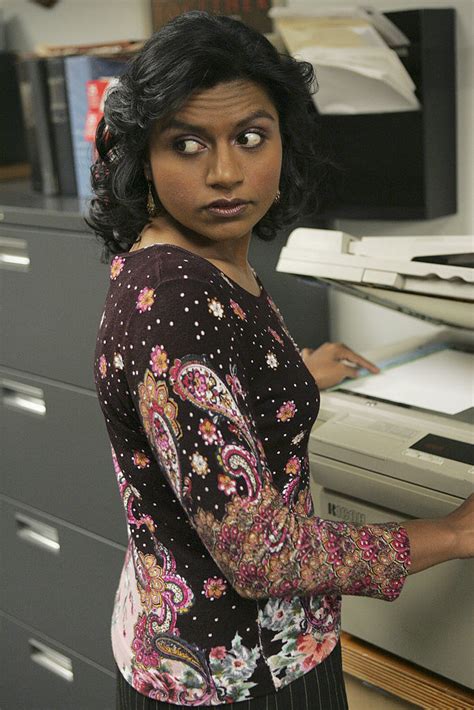 mindy kaling faced sexism from the emmys during her early years on the
