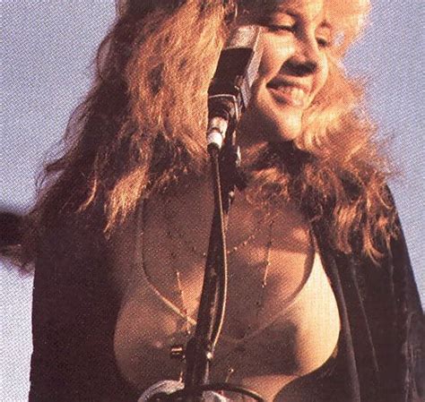 49 Nude Pictures Of Stevie Nicks That Will Fill Your Heart With Triumphant  Satisfaction – The Viraler