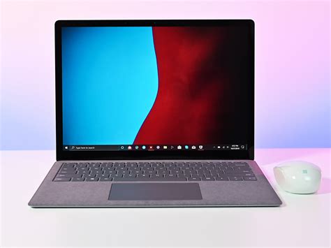 Microsoft Repairing Defective Cracked Surface Laptop 3 Screens For Free