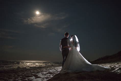 Night Wedding Photos At The Beach