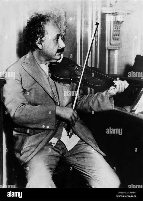 Albert Einstein Plays The Violin 1931 Stock Photo Alamy