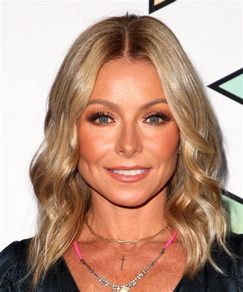 Kelly Ripa Hairstyle Pictures Hairstyle Ideas