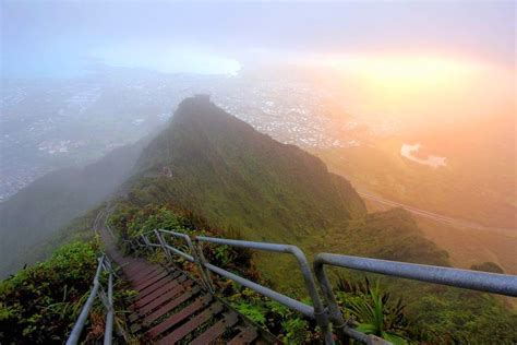 The Haiku Stairs Hawaiis Forbidden Stairway To Heaven ~ Kuriositas
