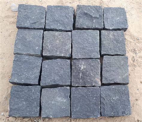 Indian Black Granite Rough Finish Hand Split Cube Stone Manufacturer