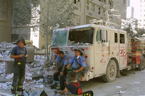 Iconic Images From 911 World Trade Center Attack Mirror Online