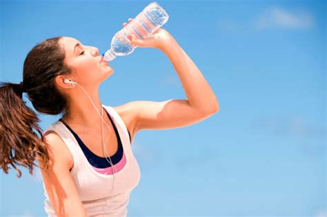 زيادة استهلاك السوائل الخالية من الكافيين تدعم. شرب الماء بعد الرياضة - kene-lanh