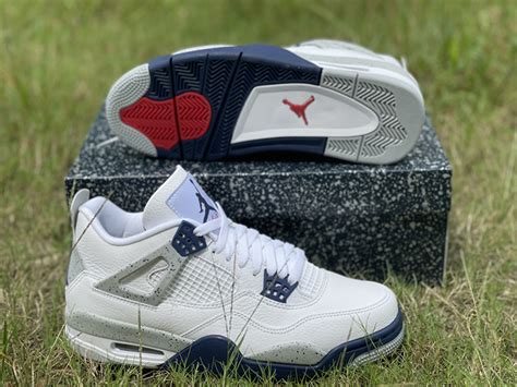 Air Jordan 4 Retro Midnight Navy