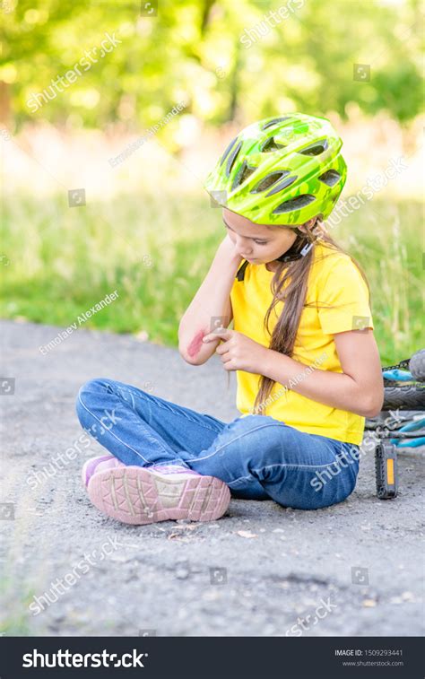 Sad Little Girl Fell Bike Summer Stock Photo Edit Now 1509293441