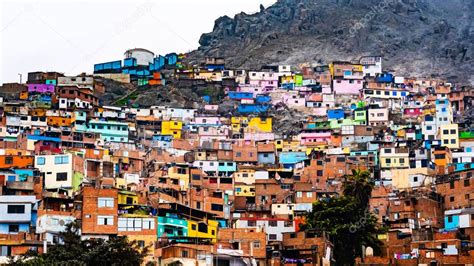 Edificios De Barrios De Tugurios En Lima Perú 2024