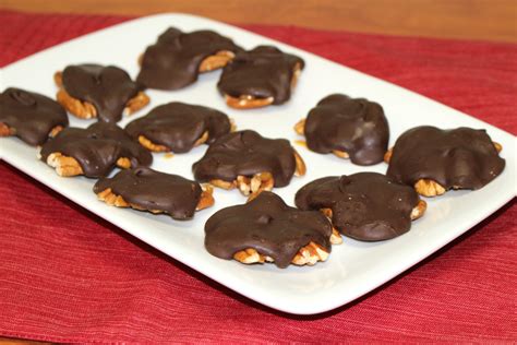 Caramel pecan clusters come together with just a handful of ingredients. Homemade Chocolate Caramel Turtles | FaveSouthernRecipes.com