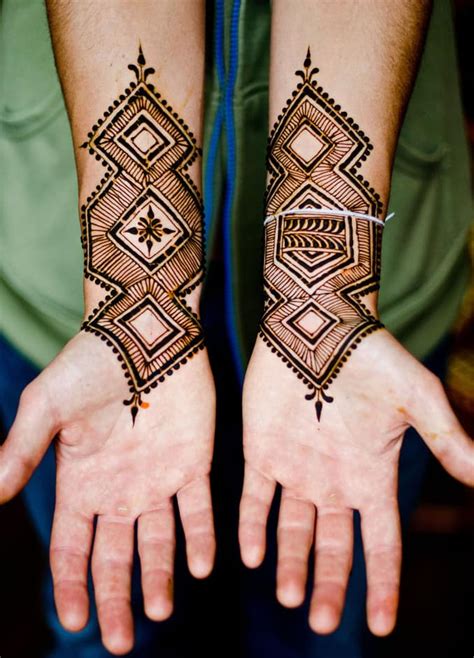 25 Magnificent Henna Cuff Designs For Inspiration Sheideas