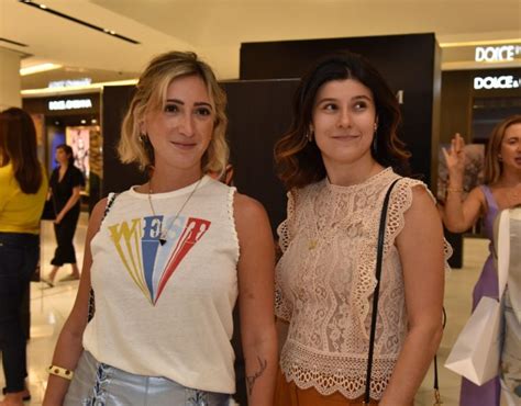 Oh my god i love luciana diniz, she always looks so happy to be in the saddle. Carla Amorim lança a coleção "Água" - Site RG - Moda ...