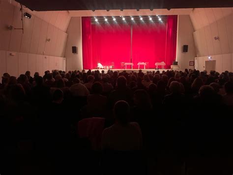 Održana Predstava Crnogorac U Krevetu U Domu Kulture U Pločama
