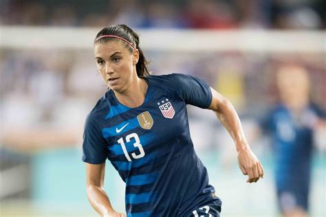 Cal Alum Alex Morgan Captains Uswnt To A 2019 Womens World Cup Berth