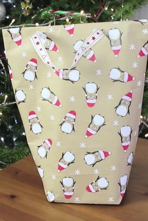 Make sure the length is at least twice as long as the width. How to Make a Bag Out of Wrapping Paper | Gift wrapping ...