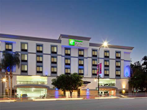 Business and economic areas are nearby as well as concert venues, found within nine kilometres of this property. Holiday Inn Express & Suites Hollywood Walk Of Fame ...