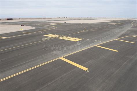 Vista Aérea De Una Pista Del Aeropuerto Imagen De Archivo Imagen De