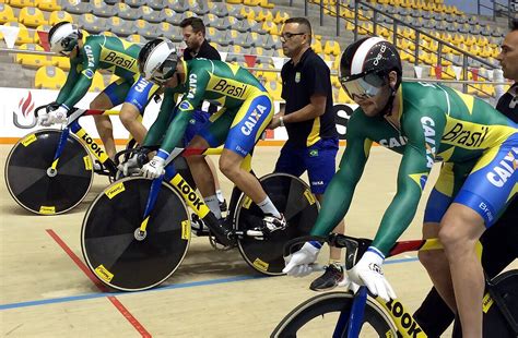 A prova de estrada do ciclismo é um teste de resistência em que, normalmente, muito poucos conseguem brigar pela vitória no fim. Brasil conquista o bronze no sprint por equipes do ...