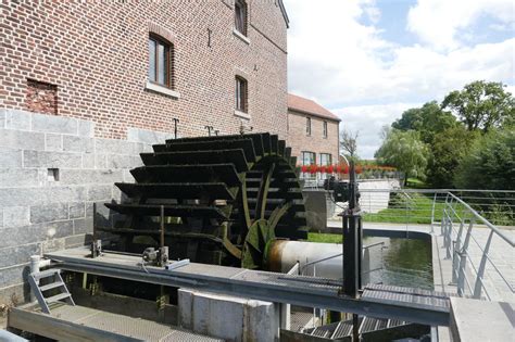 Quaint chalet in hannut with a pond. GR 564 Etappe 9: Hannut - Fumal - Op (GR) wandel met kinderen